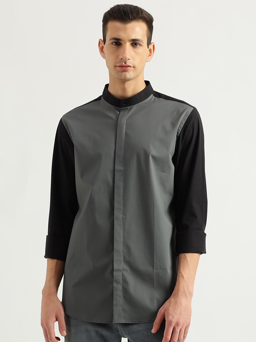 

United Colors of Benetton Slim Fit Colourblocked Mandarin Collar Cotton Casual Shirt, Black