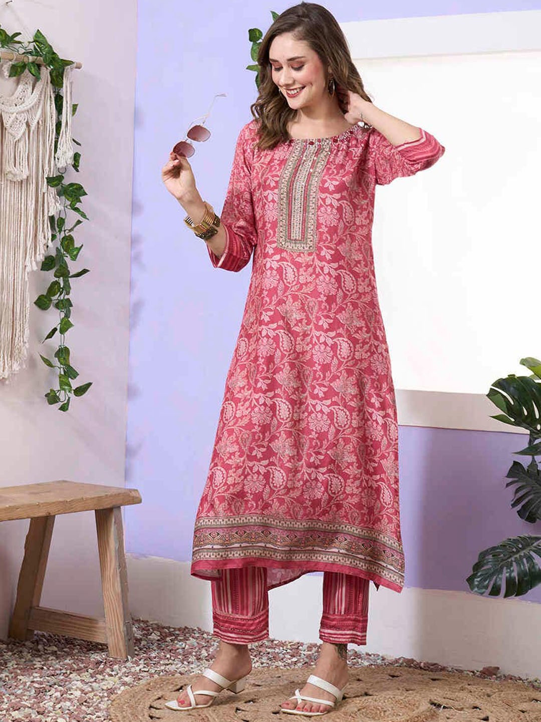 

ZOLA Pink Floral Printed Kurta With Trousers