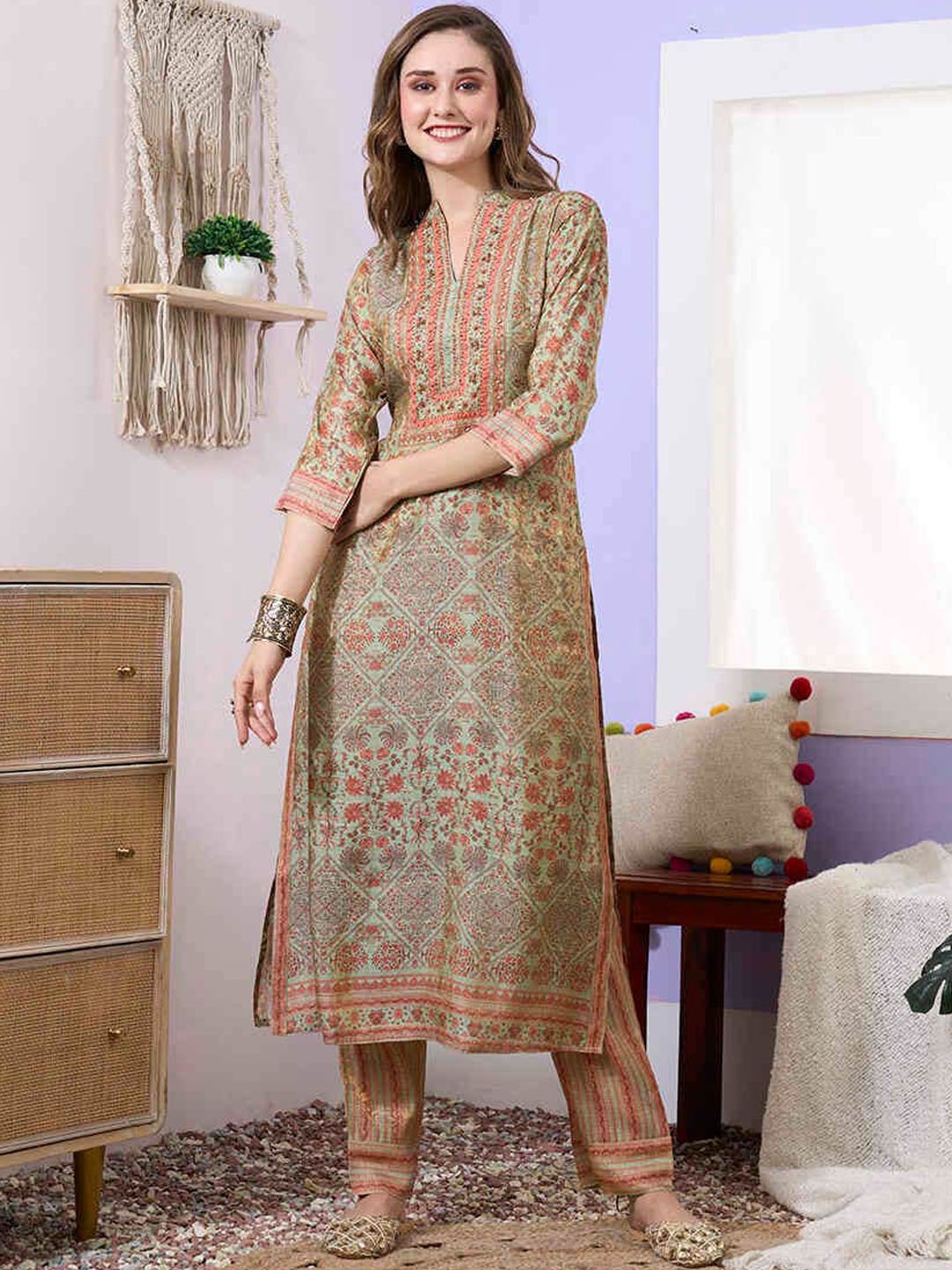 

ZOLA Ethnic Motifs Printed Thread Work Kurta With Trousers, Green