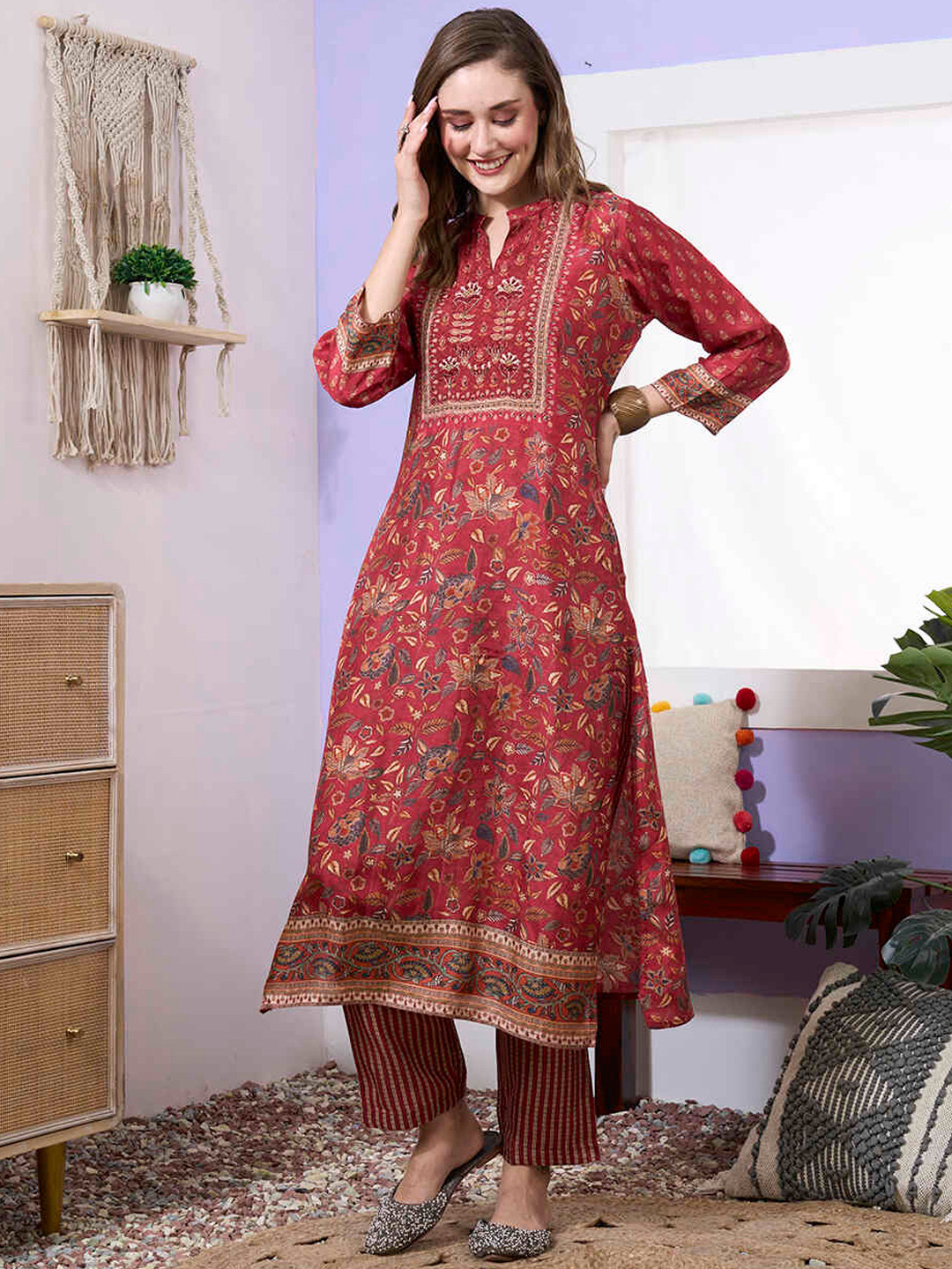 

ZOLA Floral Printed Thread Work Kurta With Trousers, Red