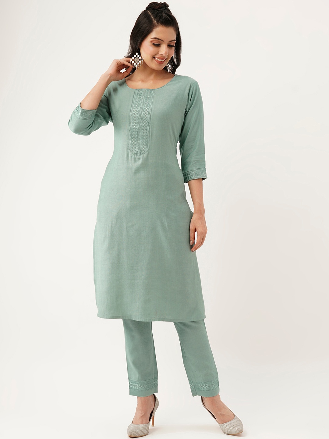 

ZOLA Ethnic Motifs Yoke Design Regular Thread Work Kurta With Trousers, Green