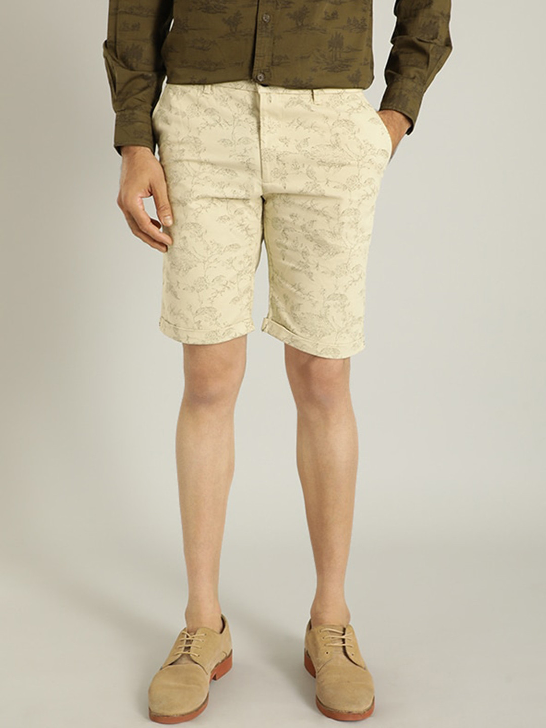 

Indian Terrain Men Mid-Rise Floral Printed Pure Cotton Shorts, Khaki