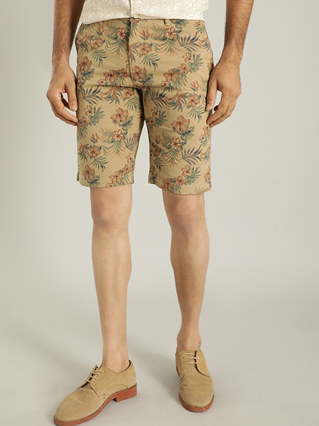 

Indian Terrain Men Mid-Rise Floral Printed Pure Cotton Shorts, Khaki