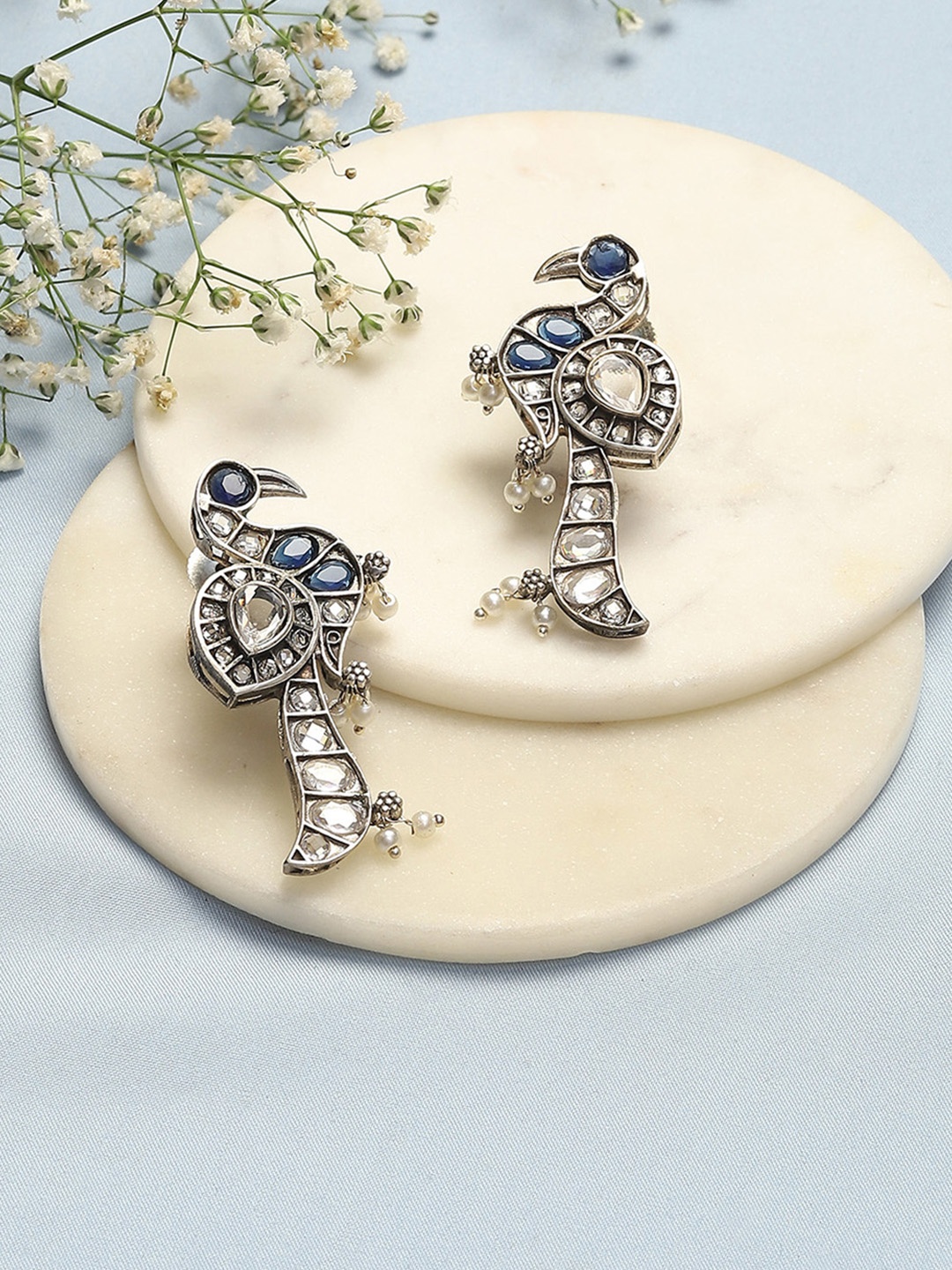 

Biba Gold-Toned & White Contemporary Studs Earrings