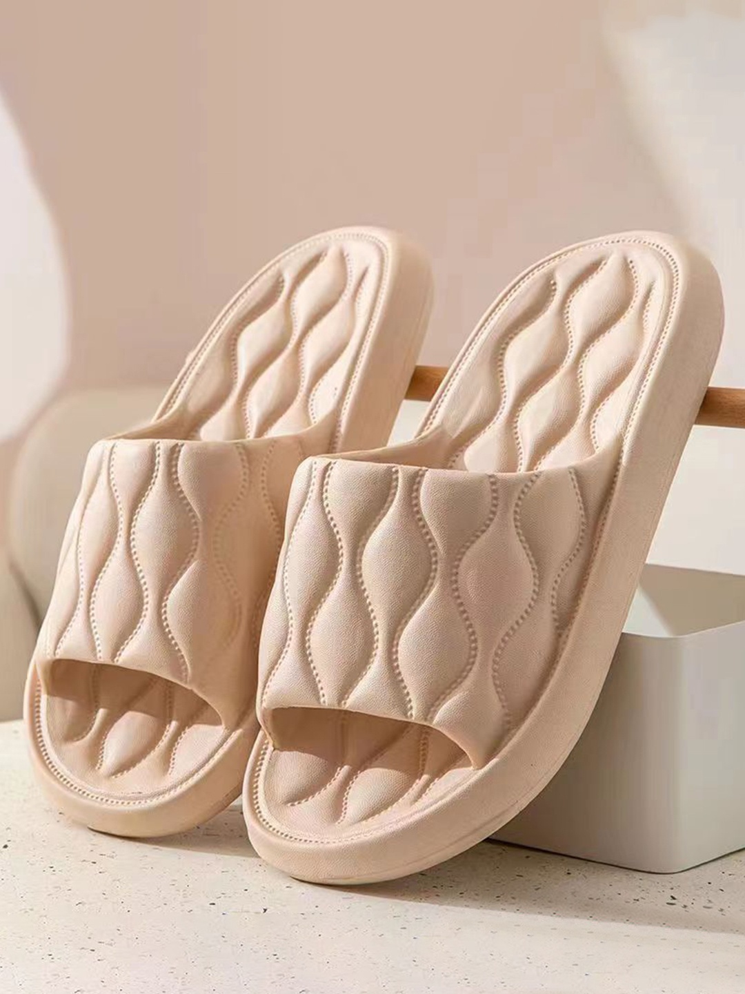 

Alexvyan Men Textured Lightweight Sliders, Beige