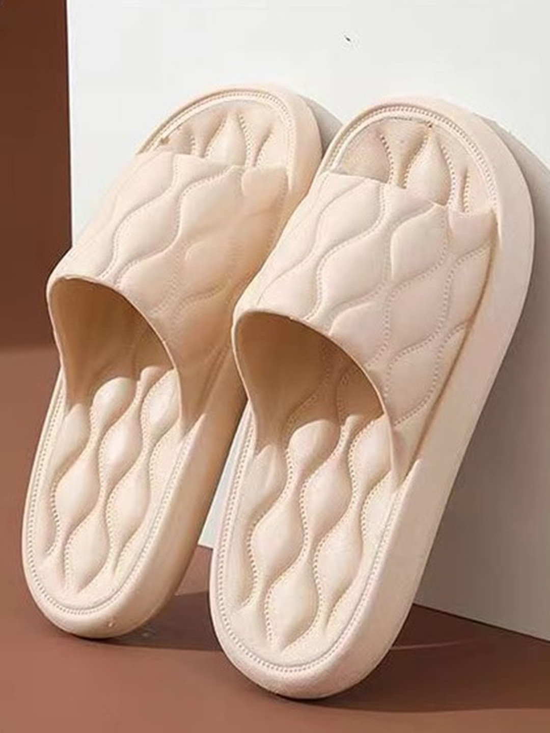 

Alexvyan Men Textured Lightweight Sliders, Beige