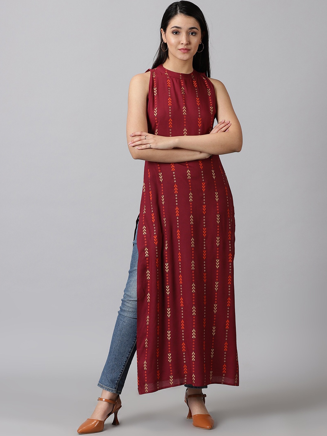 

DK FAB Floral Printed High Neck Sleeveless Straight Kurta, Maroon