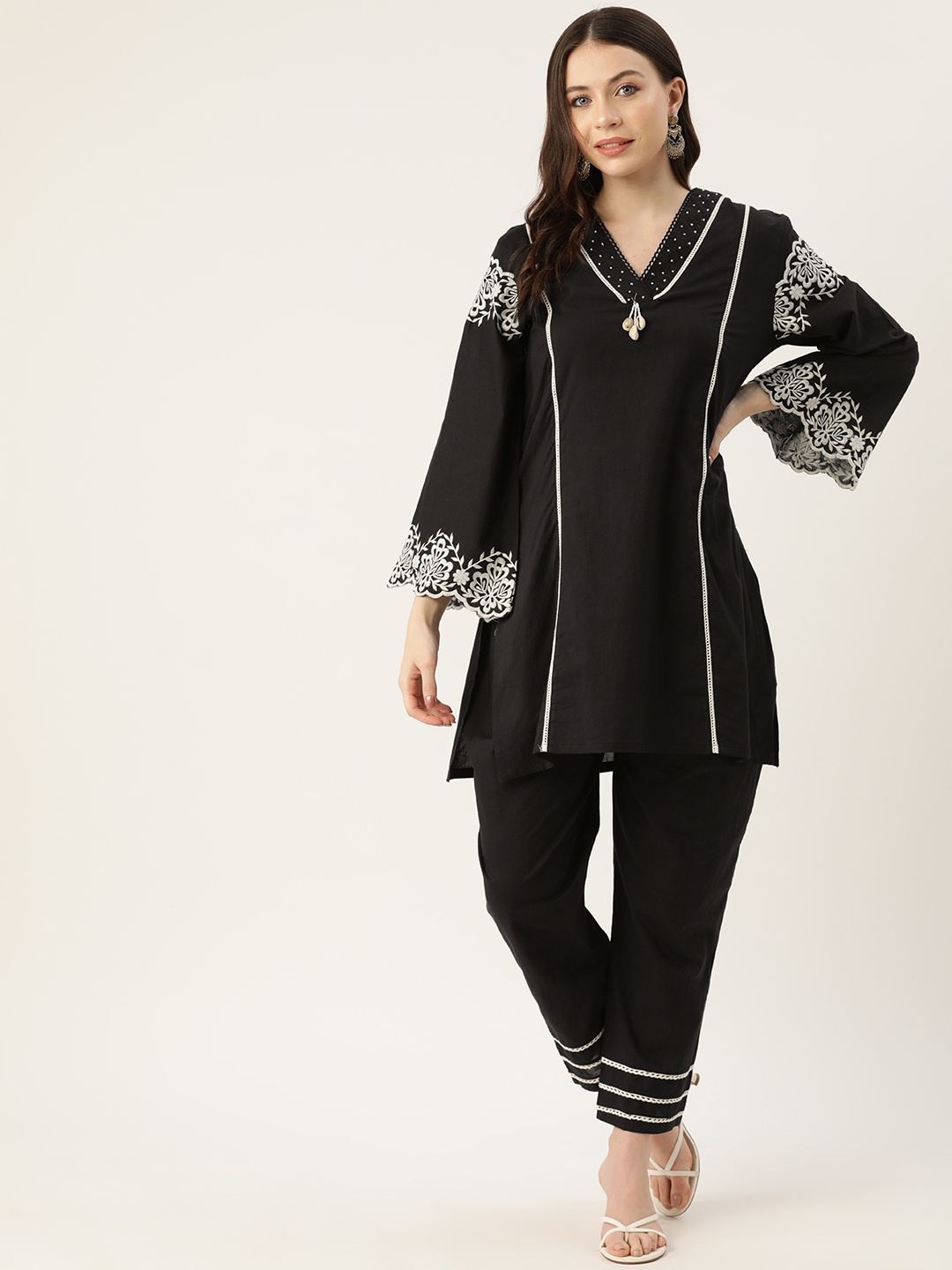 

MISRI Embroidered Regular Beads & Stones Pure Cotton Kurti with Trousers, Black
