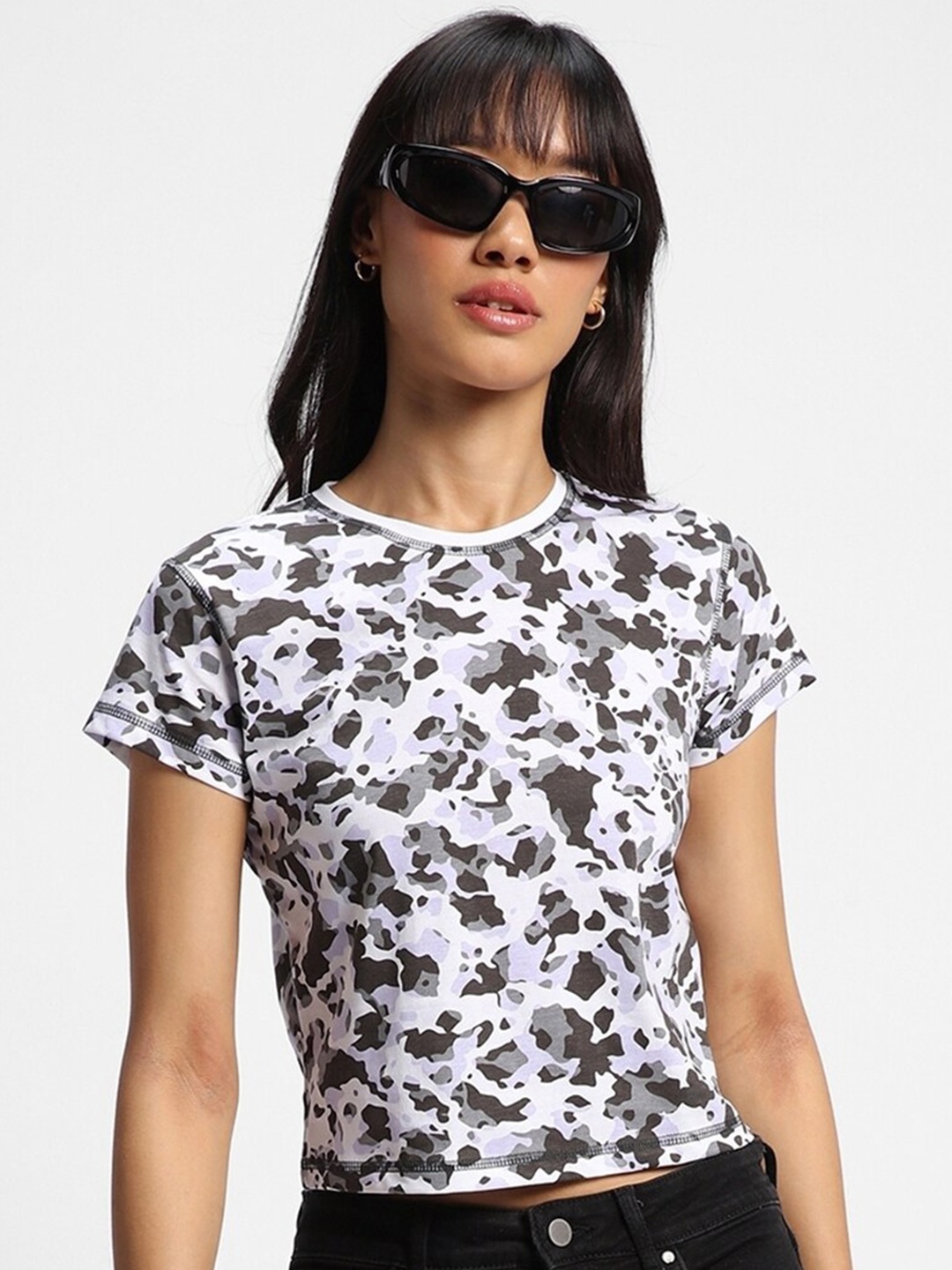 

Bewakoof Plus Abstract Printed Pure Cotton Fitted Top, White