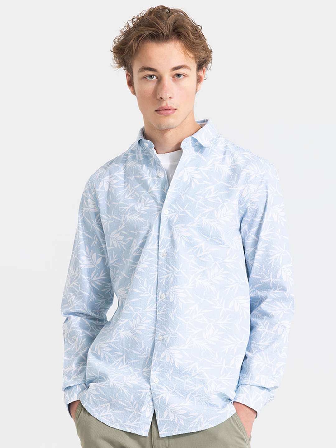 

Snitch Blue Classic Floral Printed Pure Cotton Casual Shirt