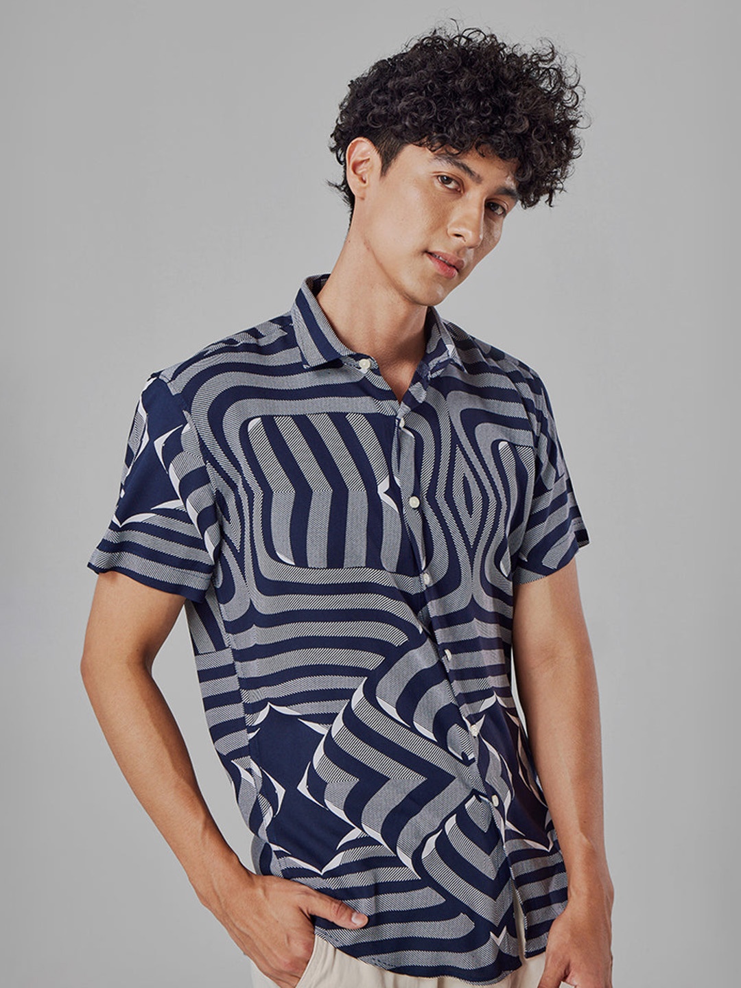 

Snitch Classic Abstract Printed Casual Shirt, Navy blue