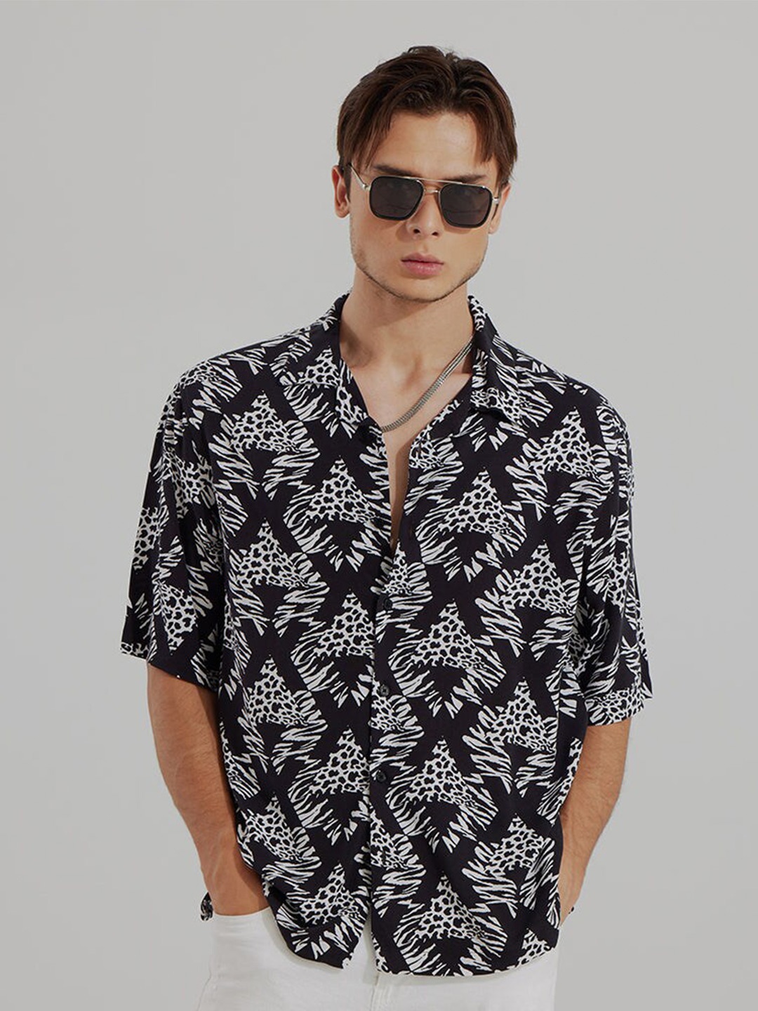 

Snitch Classic Oversized Fit Abstract Printed Casual Shirt, Black