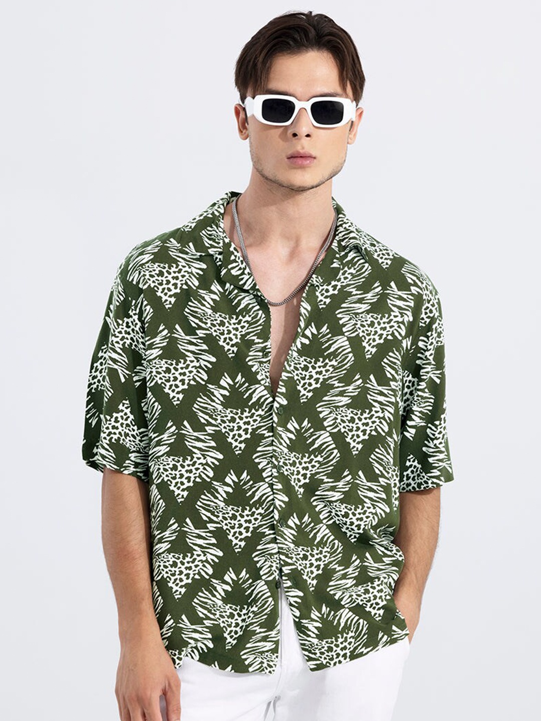 

Snitch Classic Oversized Fit Abstract Printed Casual Shirt, Green