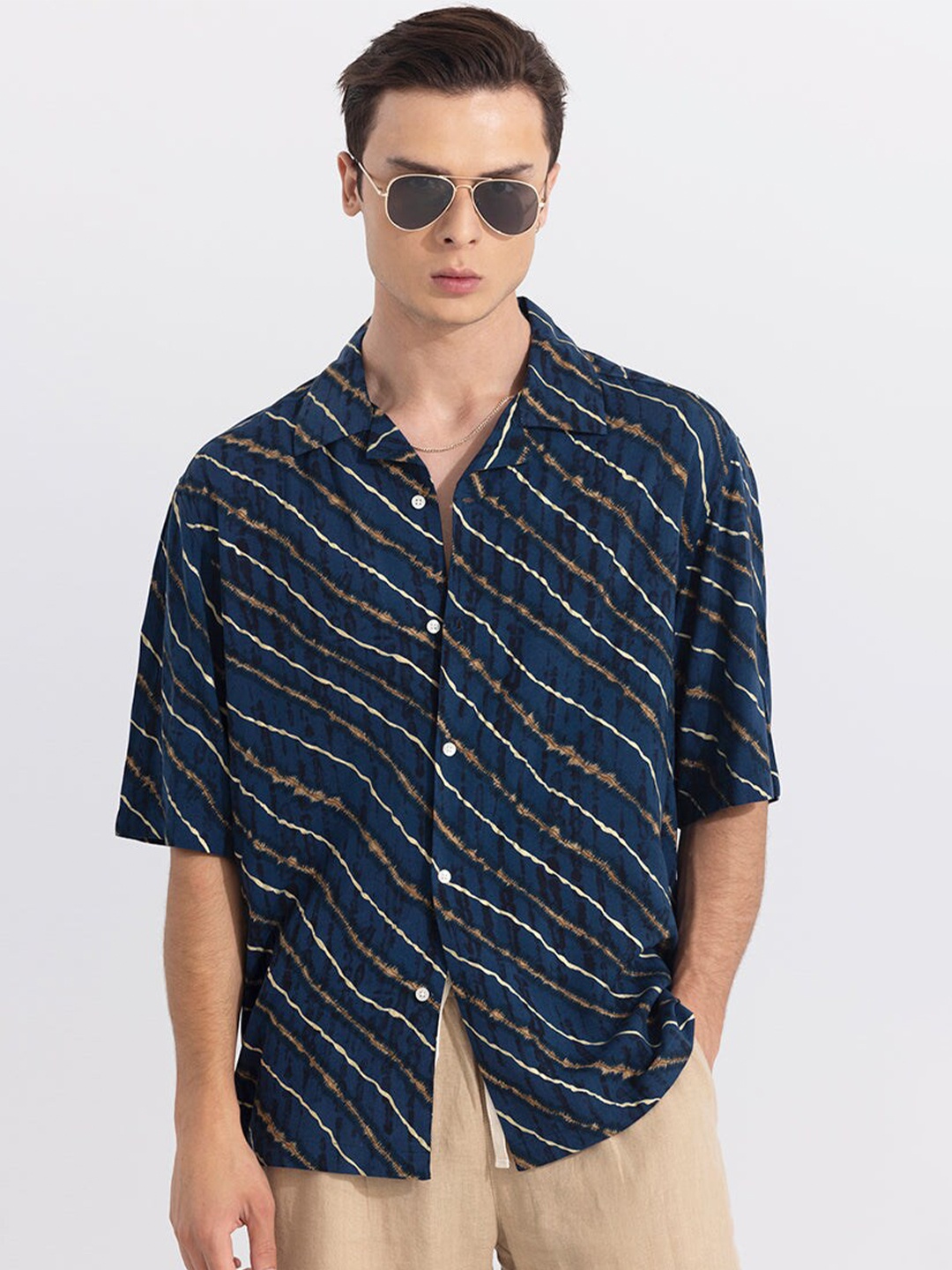 

Snitch Classic Oversized Fit Abstract Printed Casual Shirt, Navy blue