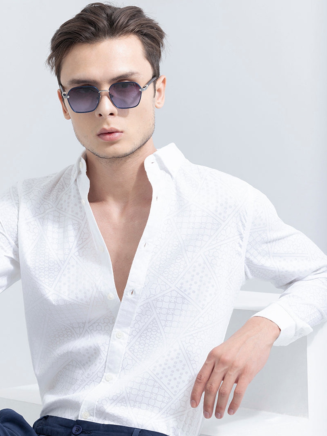

Snitch Men White Classic Opaque Printed Casual Shirt