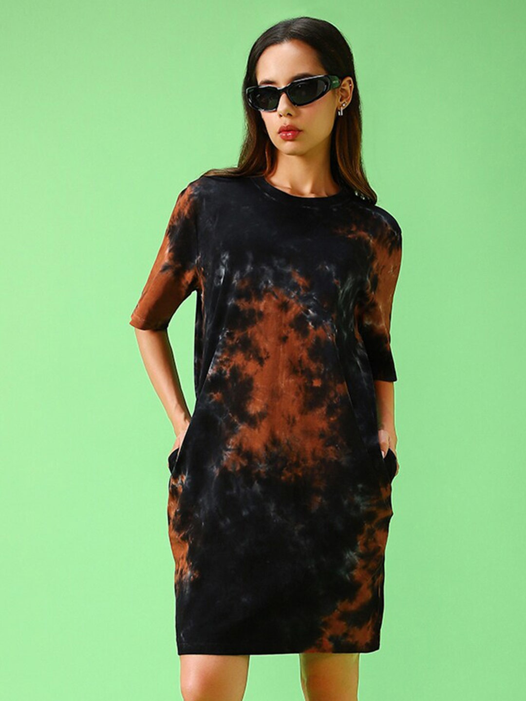 

Bewakoof Black & Orange Tie & Dye Cotton T-Shirt Dress, White