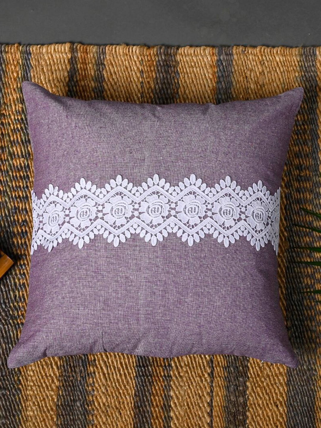 

OUSSUM 2 Pcs Lavender & White Lace Detailed Cotton Cushion Covers