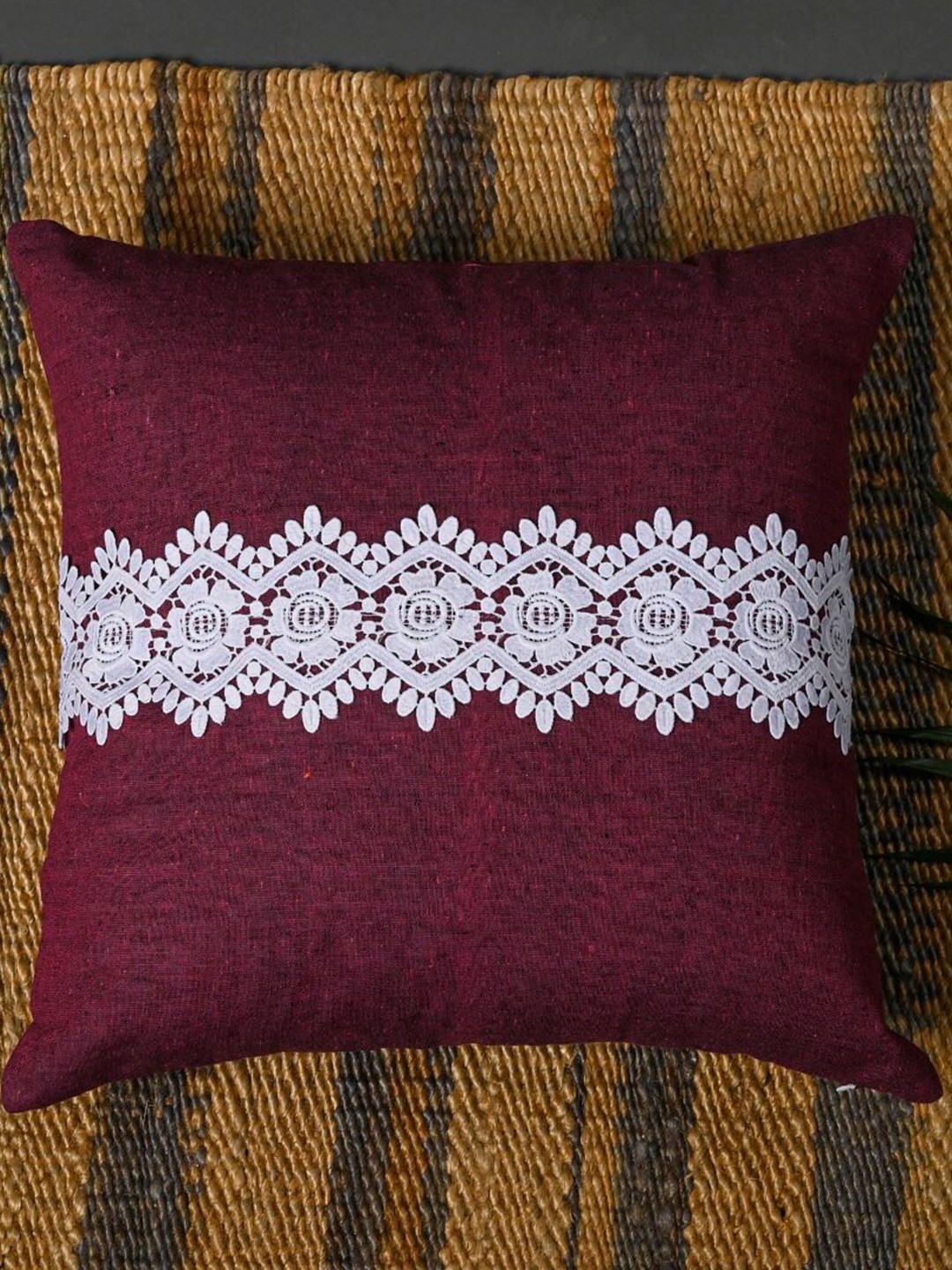 

OUSSUM 2 Pcs Burgundy & White Lace Detailed Cotton Cushion Covers