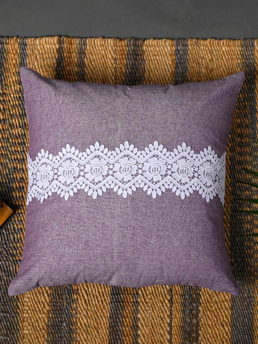 

OUSSUM 2 Pcs Lavender & White Lace Detailed Cotton Cushion Covers