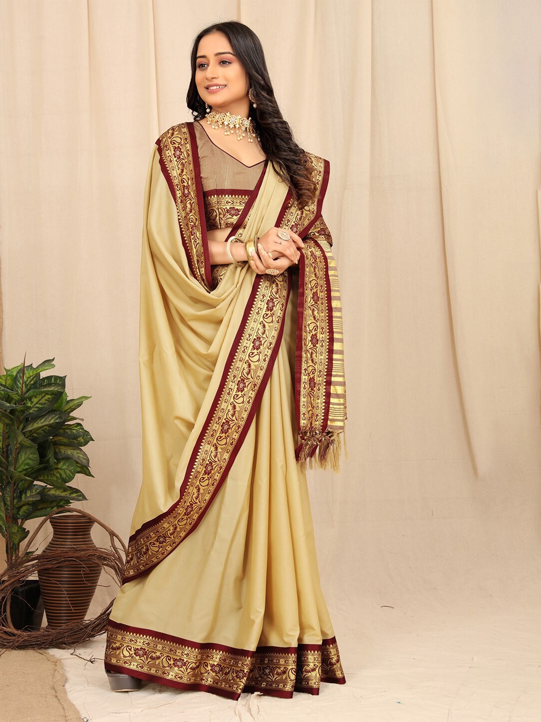 

VILLAGIUS Zari Mysore Silk Saree, Beige