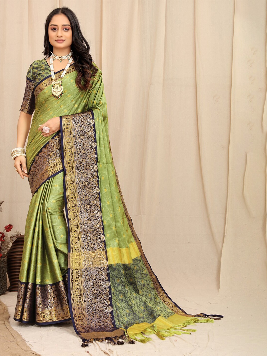 

VILLAGIUS Woven Design Zari Silk Cotton Mysore Silk Saree, Fluorescent green