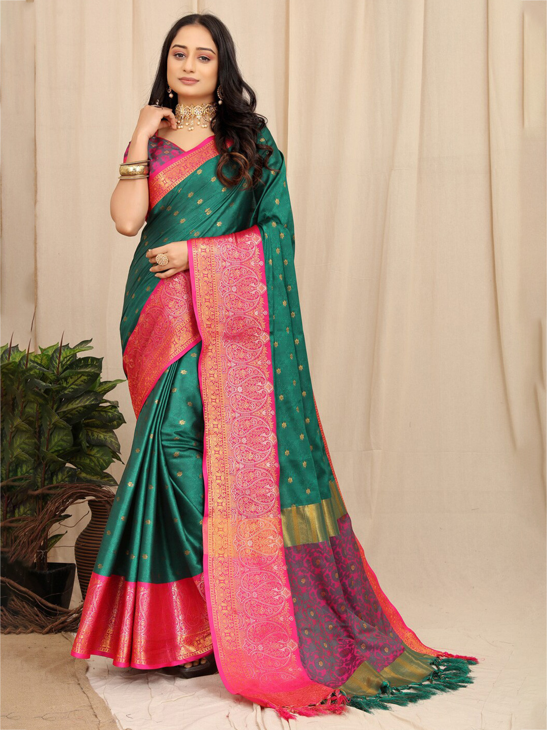 

VILLAGIUS Woven Design Zari Mysore Silk Saree, Green