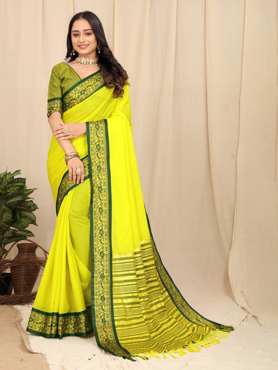 

VILLAGIUS Zari Mysore Silk Saree, Lime green