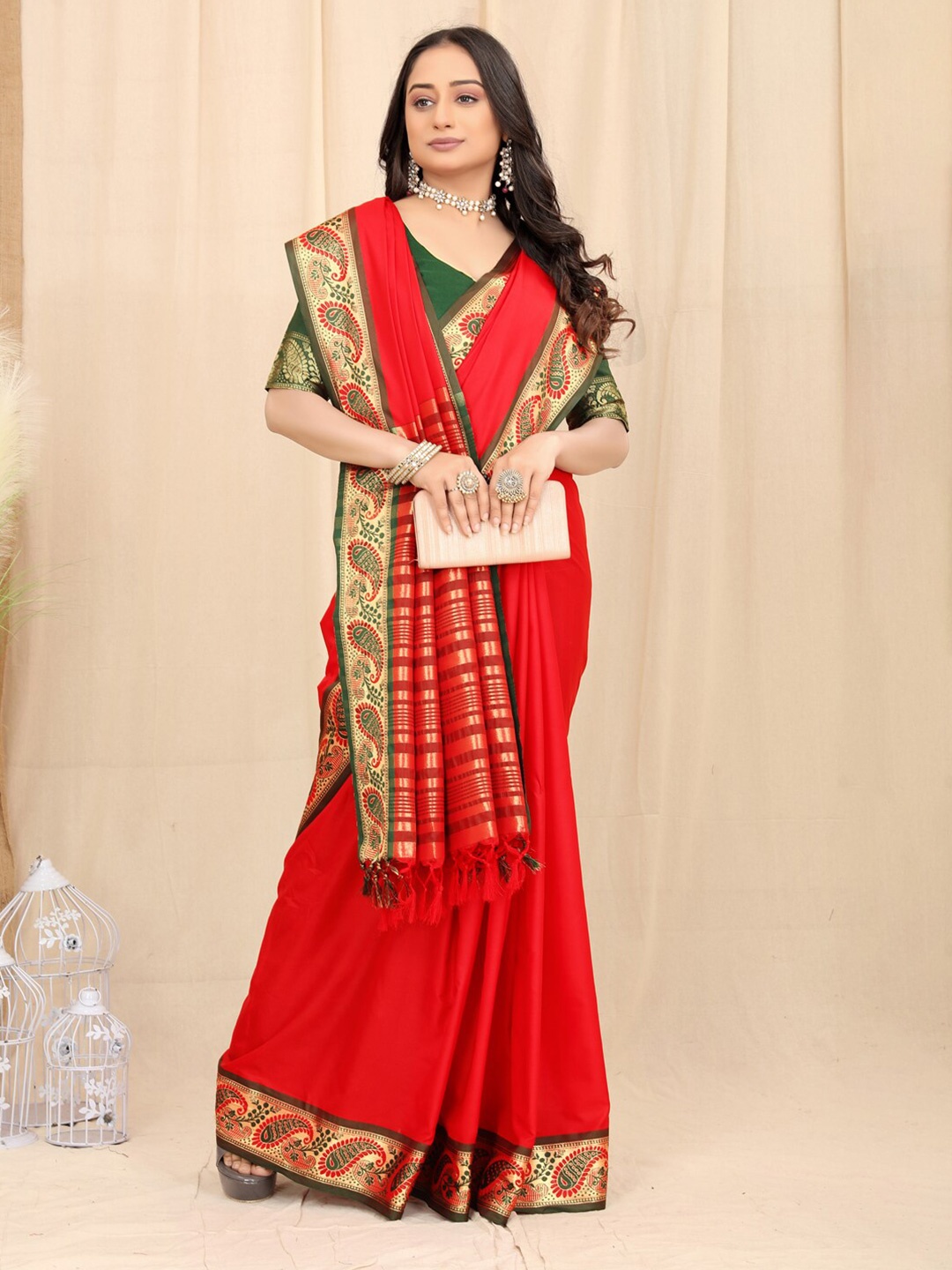 

VILLAGIUS Red & Green Zari Silk Cotton Mysore Silk Saree