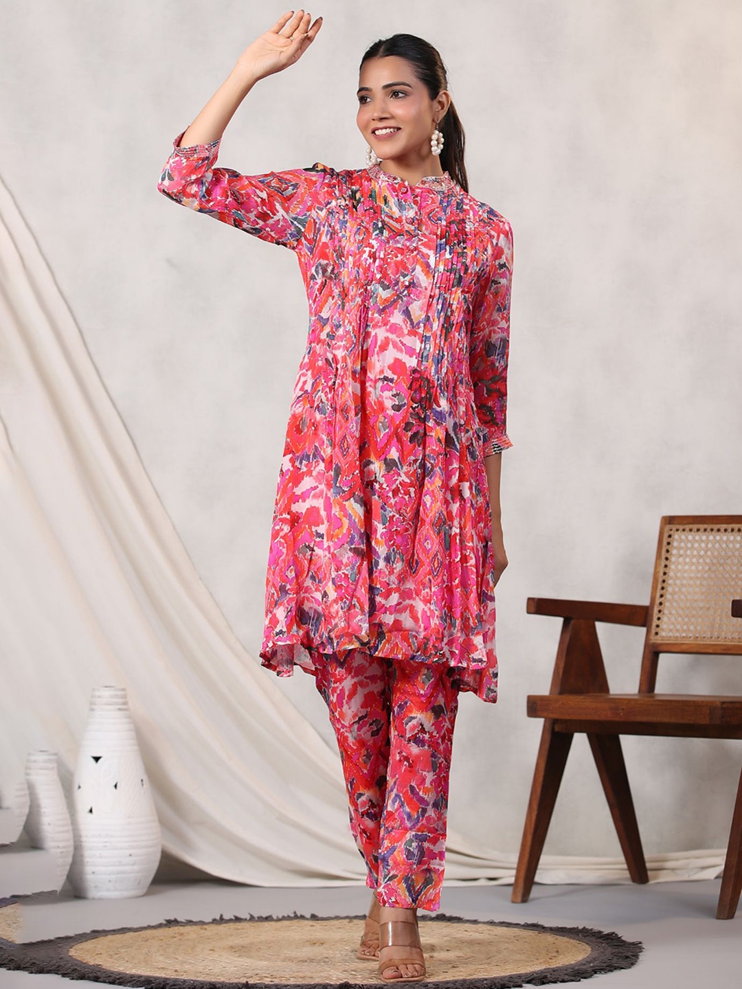 

ZARI Abstract Printed Pleated Kurta With Trousers, Pink