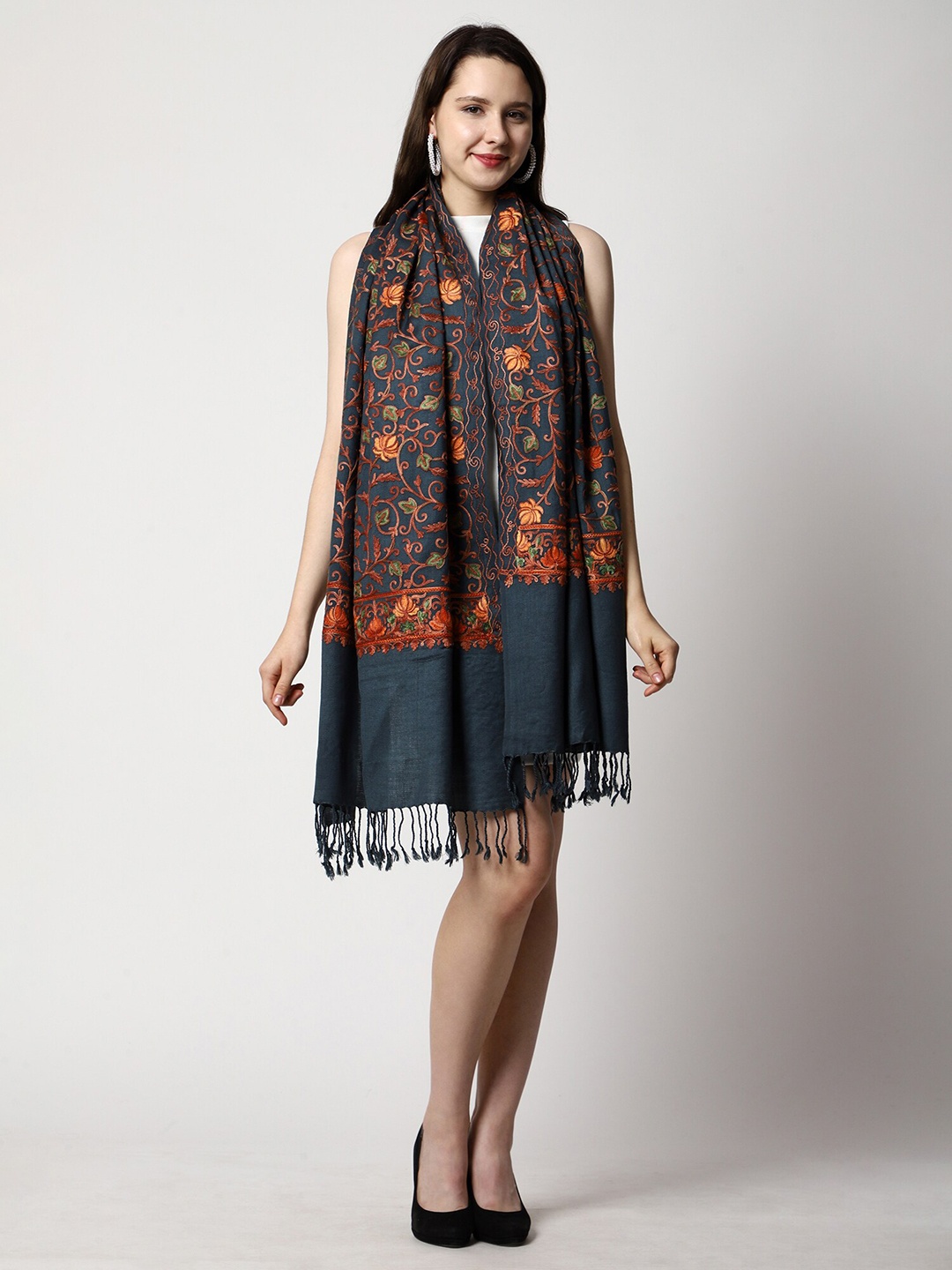 

SWI Stylish Embroidered Shawl, Grey