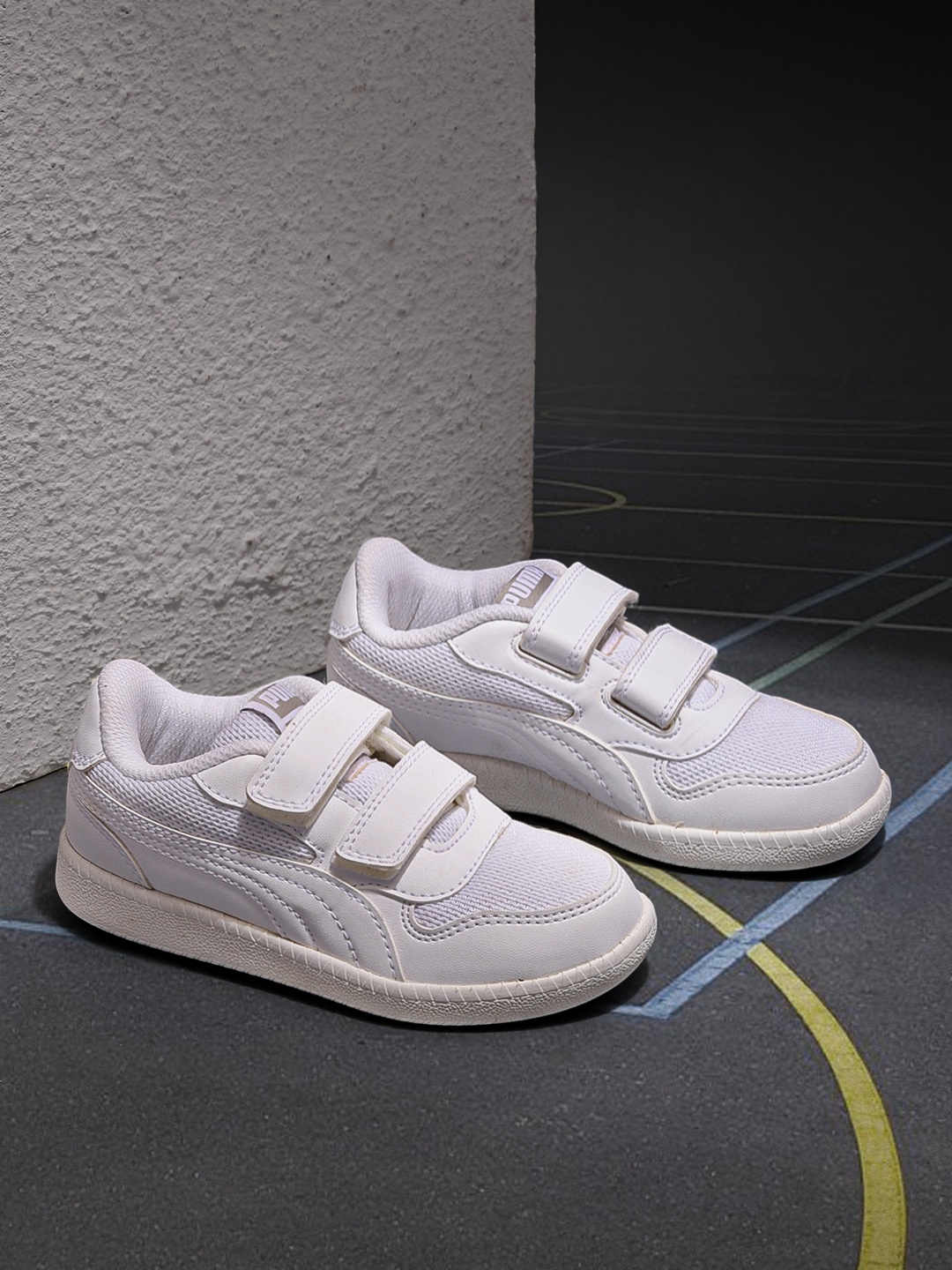 

Puma Kids White Solid Kent V Sneakers
