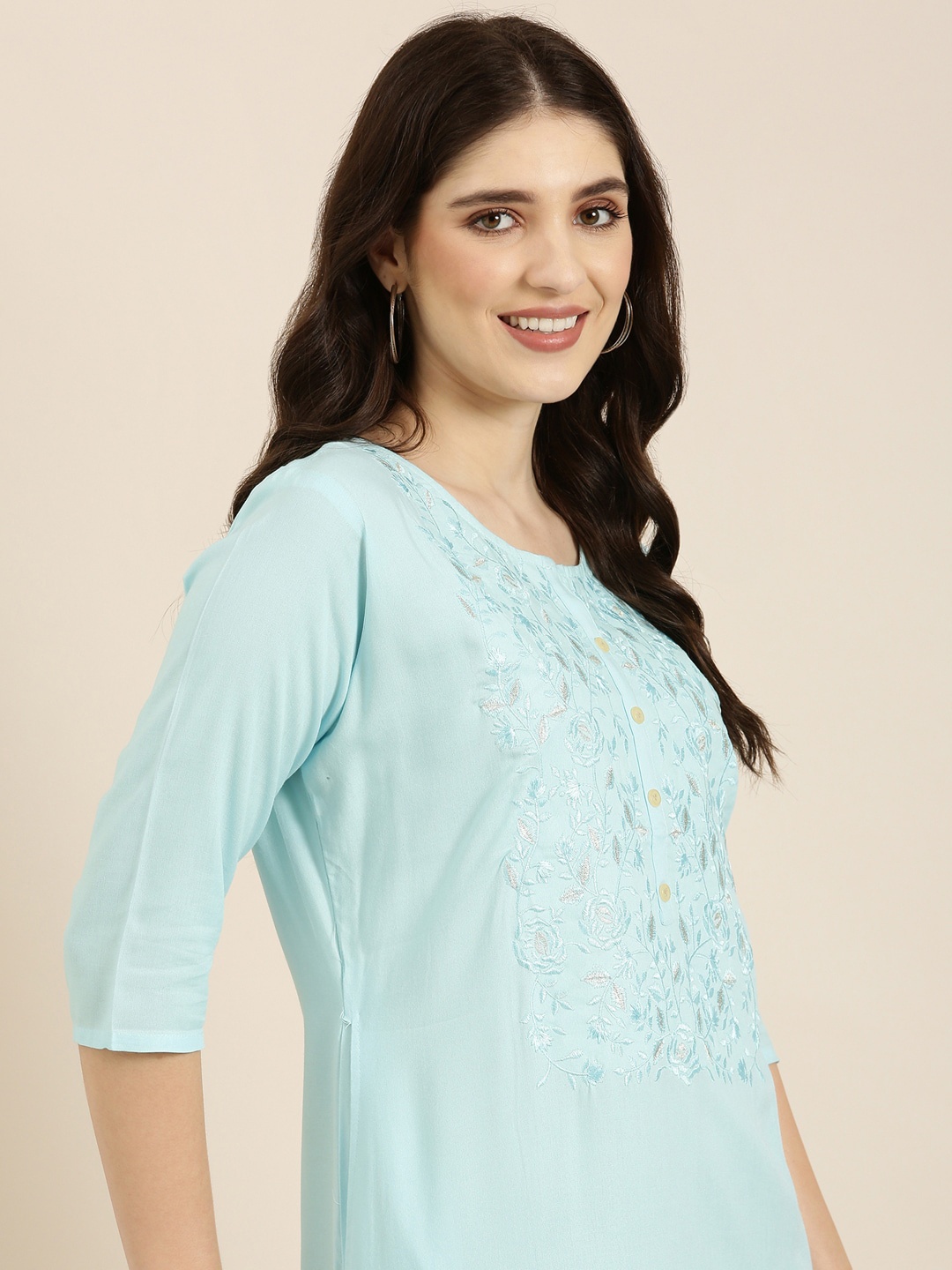 

SHOWOFF Floral Embroidered Kurta, Blue