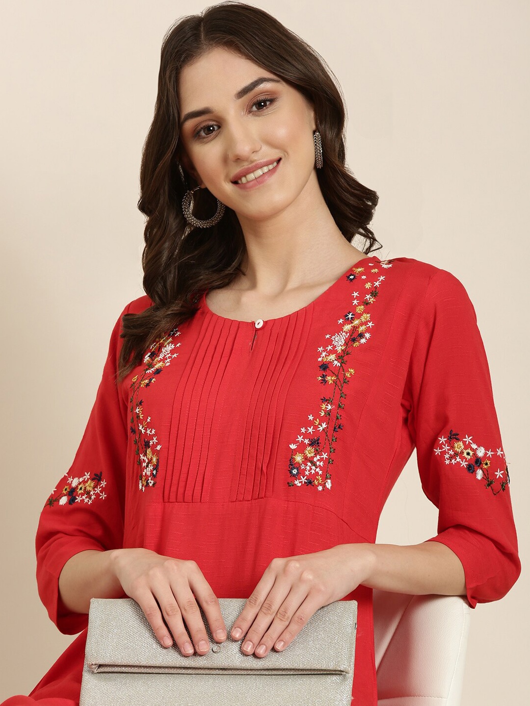 

SHOWOFF Floral Embroidered Thread Work Kurta, Red