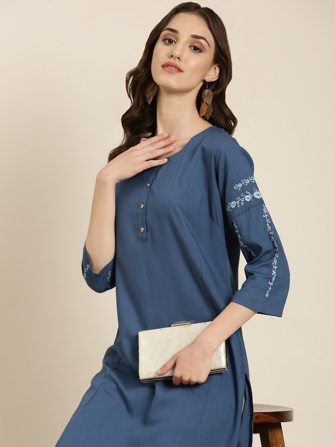 

SHOWOFF Round Neck Straight Kurta, Blue