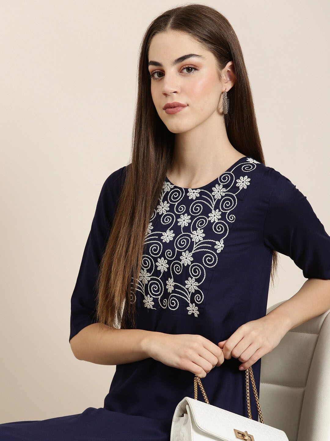 

SHOWOFF Floral Embroidered Thread Work Kurta, Navy blue