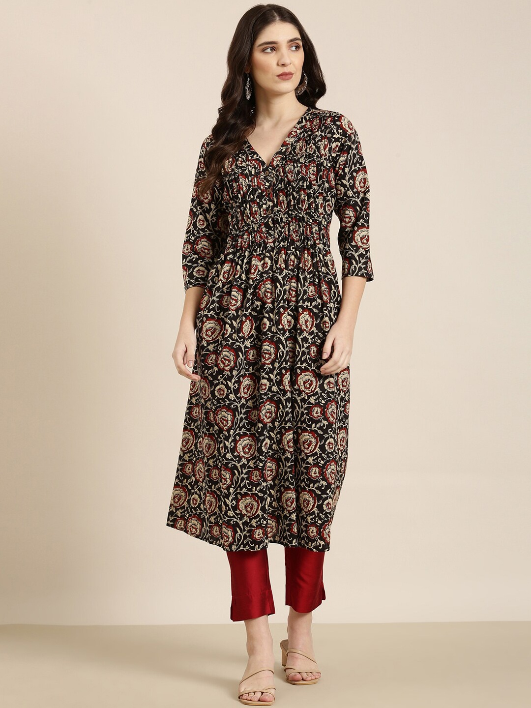 

SHOWOFF Floral Printed V-Neck Straight Kurta, Black