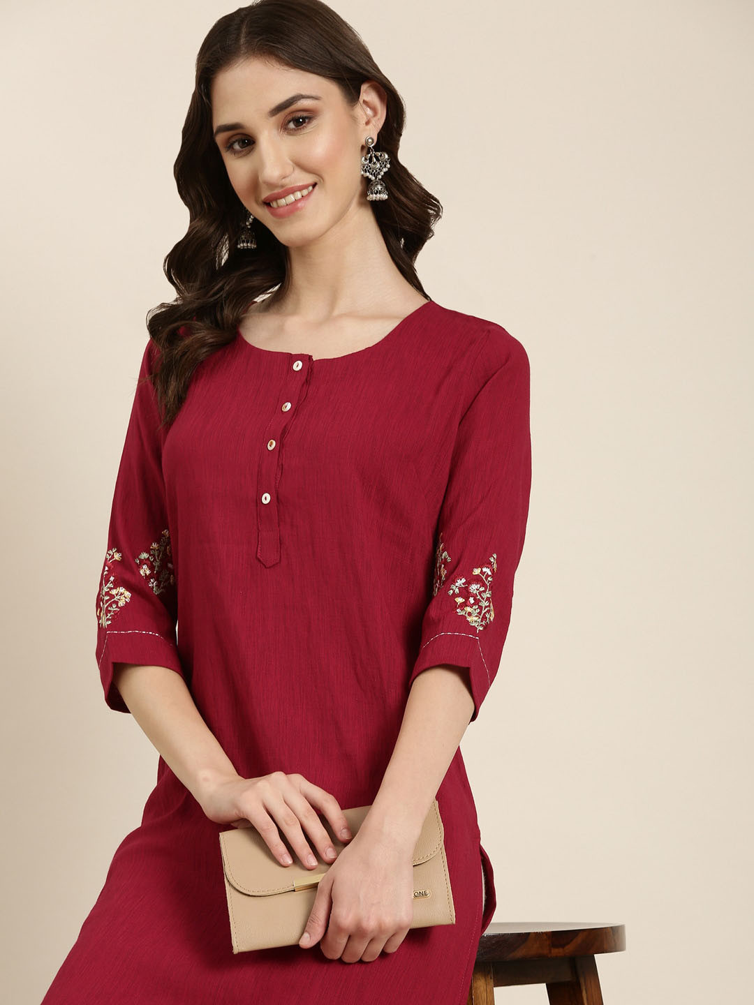 

SHOWOFF Thread Work Straight Kurta, Maroon