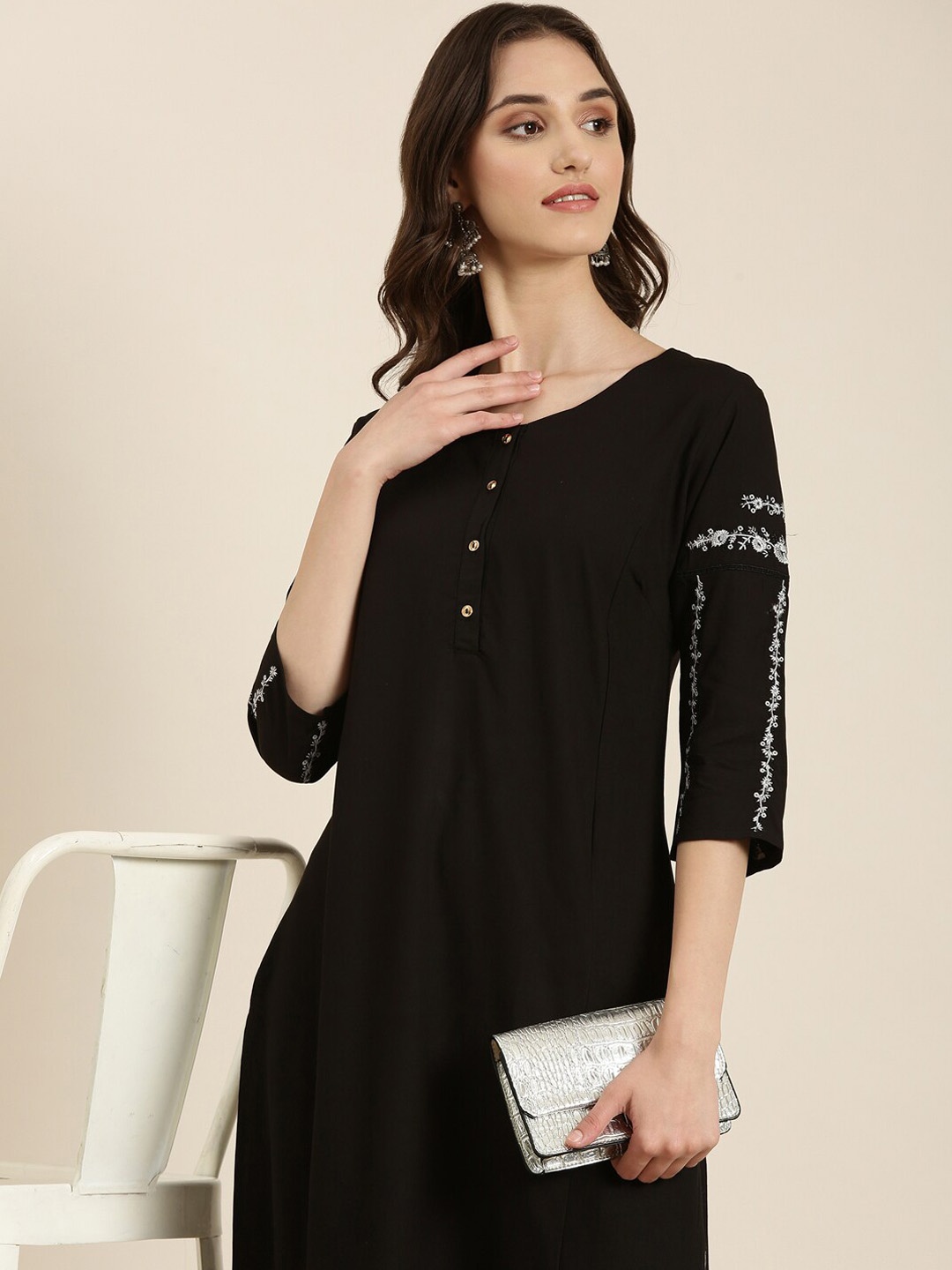 

SHOWOFF Round Neck Straight Kurta, Black