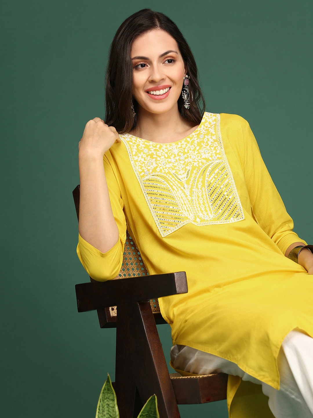 

SHOWOFF Paisley Embroidered Thread Work Straight Kurta, Yellow