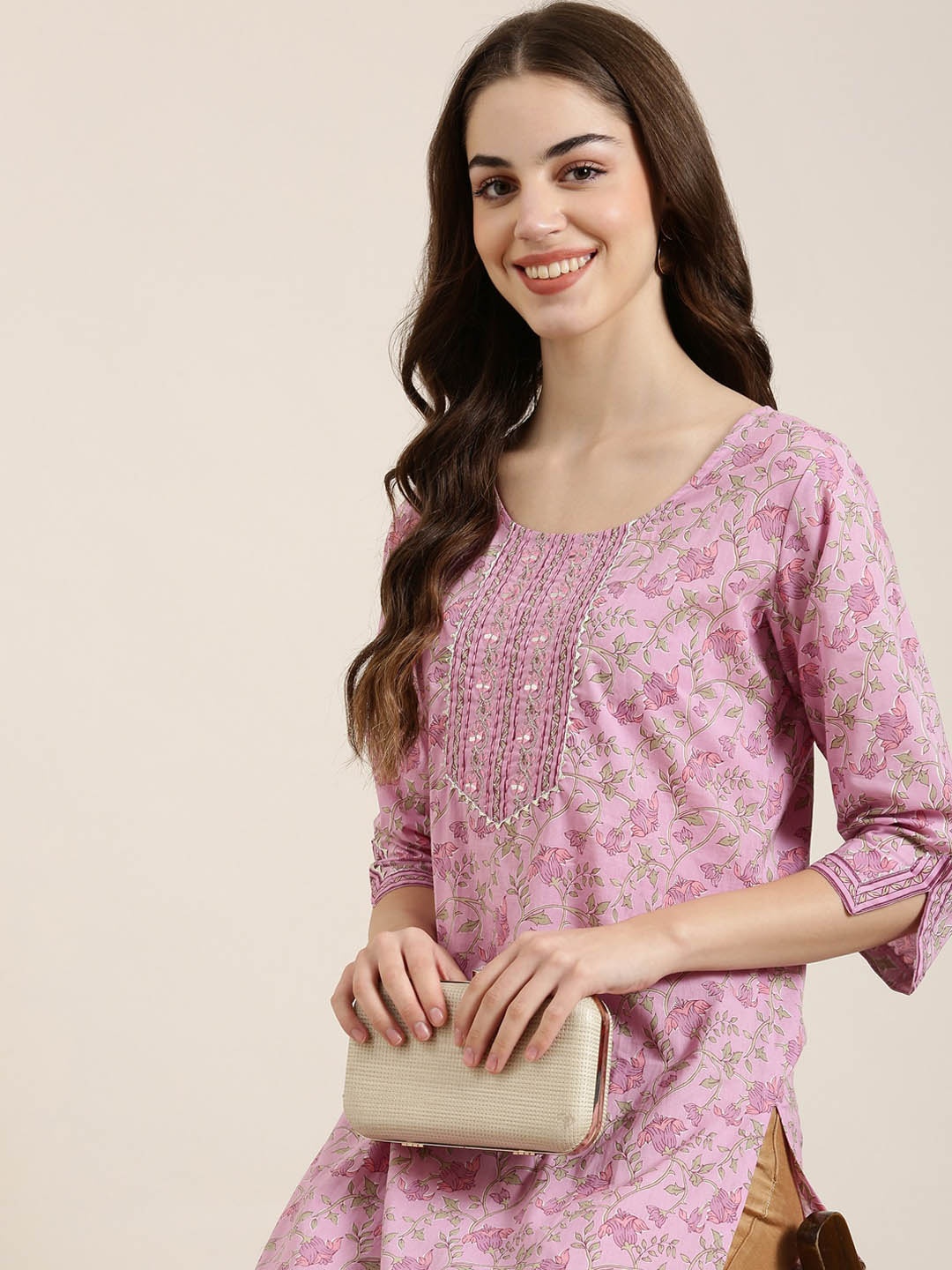 

SHOWOFF Floral Printed Round Neck Kurta, Pink