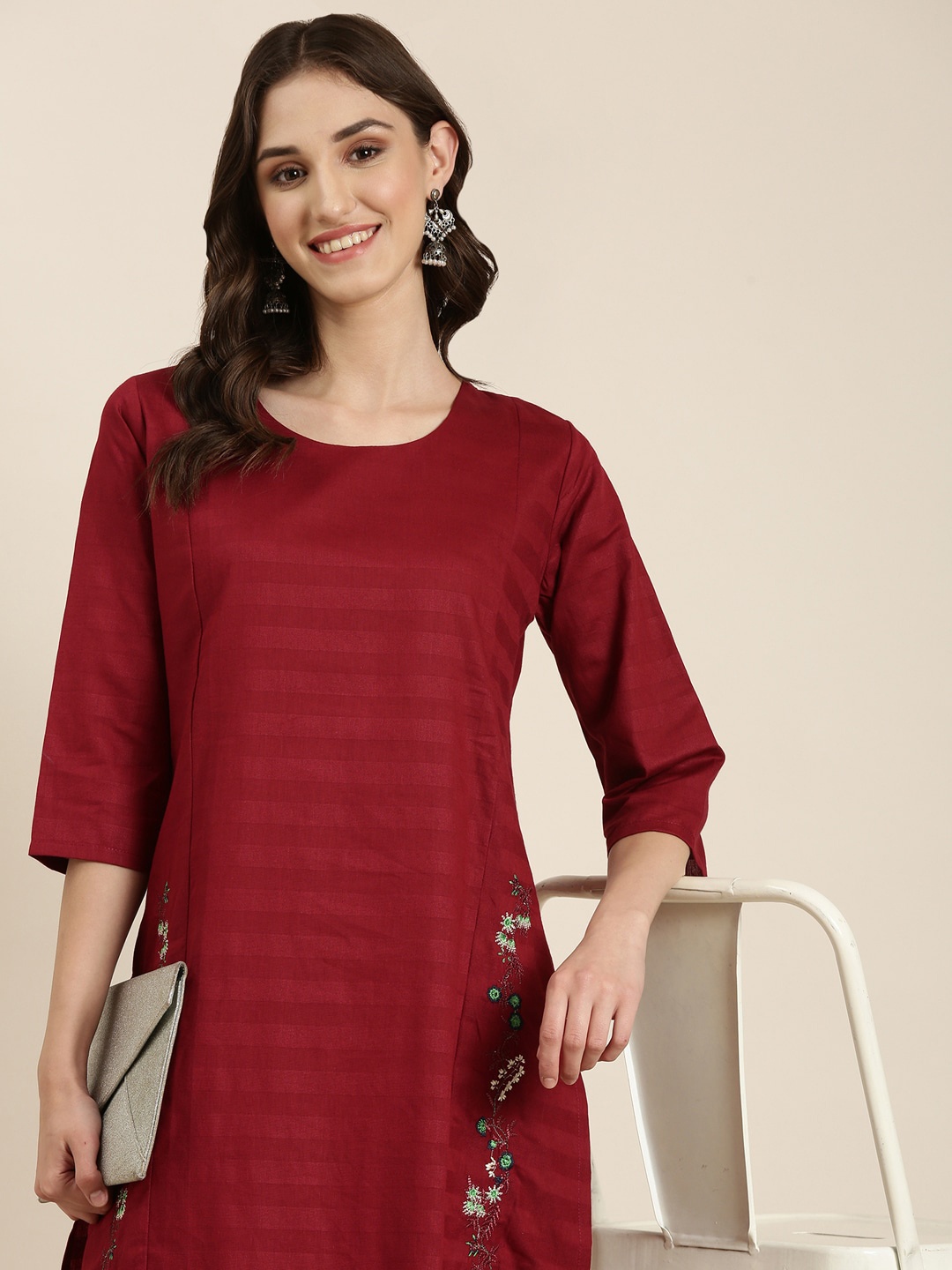 

SHOWOFF Thread Work Straight Kurta, Maroon