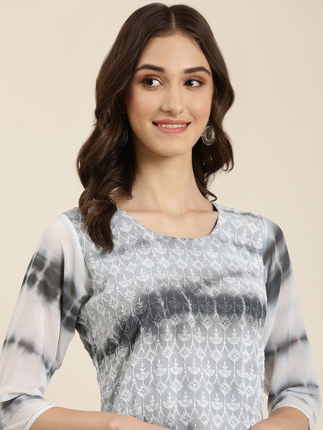 

SHOWOFF Embroidered Regular Georgette Kurta, Grey