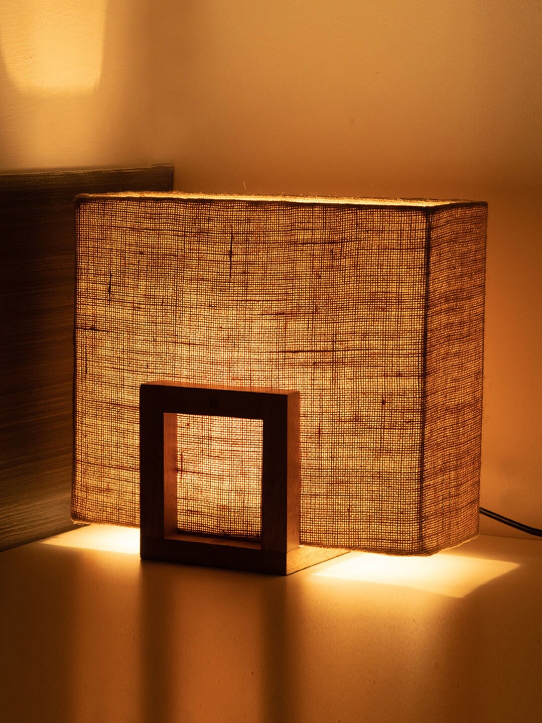 

ExclusiveLane Coarse Lands Brown Wooden Table Lamp