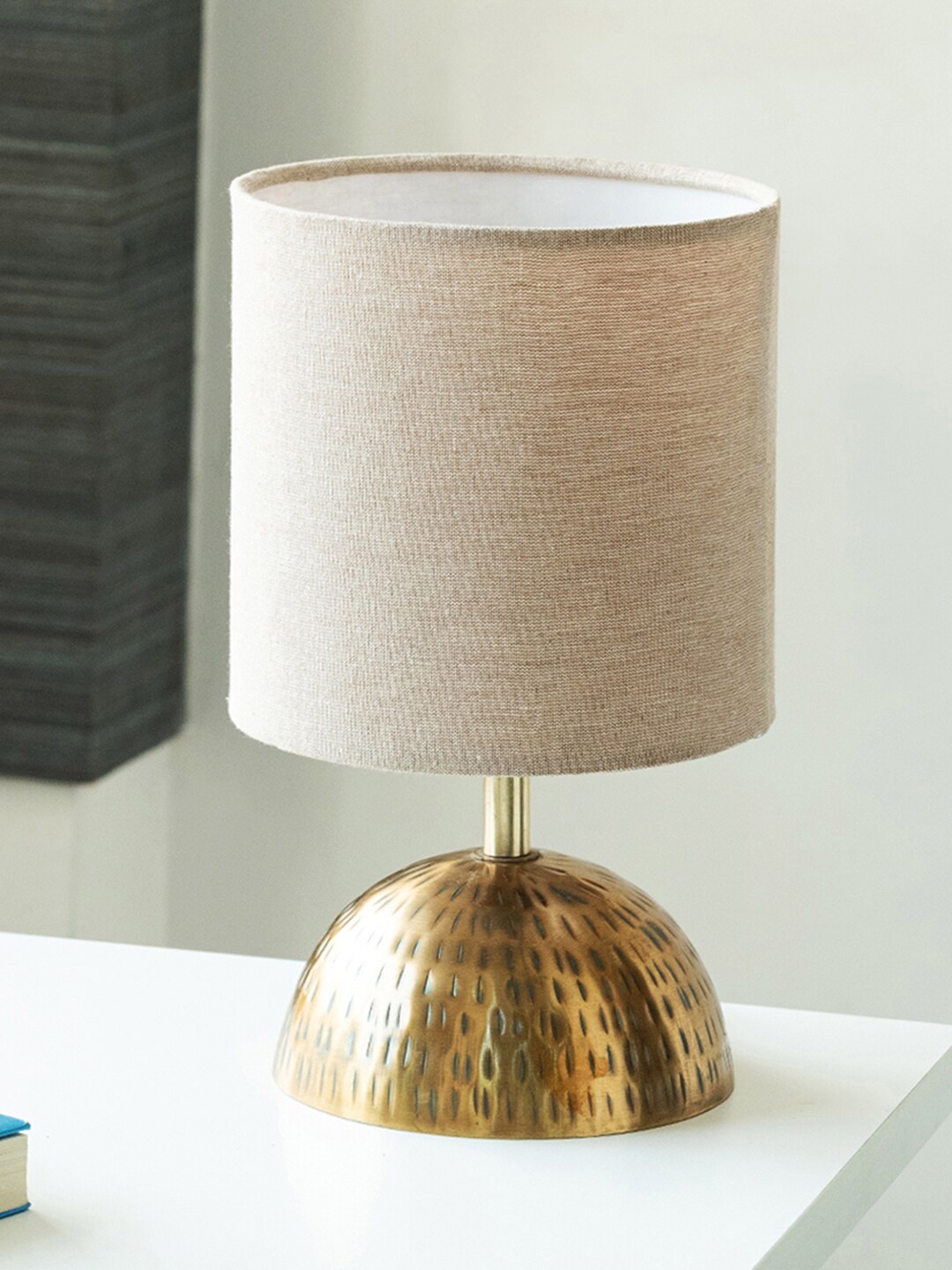 

ExclusiveLane Golden Hammered Cream-Coloured Iron Table Lamp, Gold