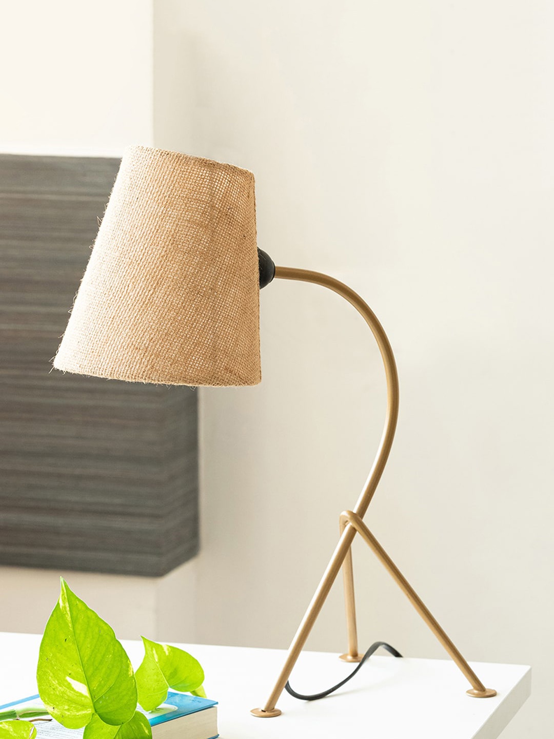 

ExclusiveLane Rhythmic Sways Beige Iron Table Lamp, Gold