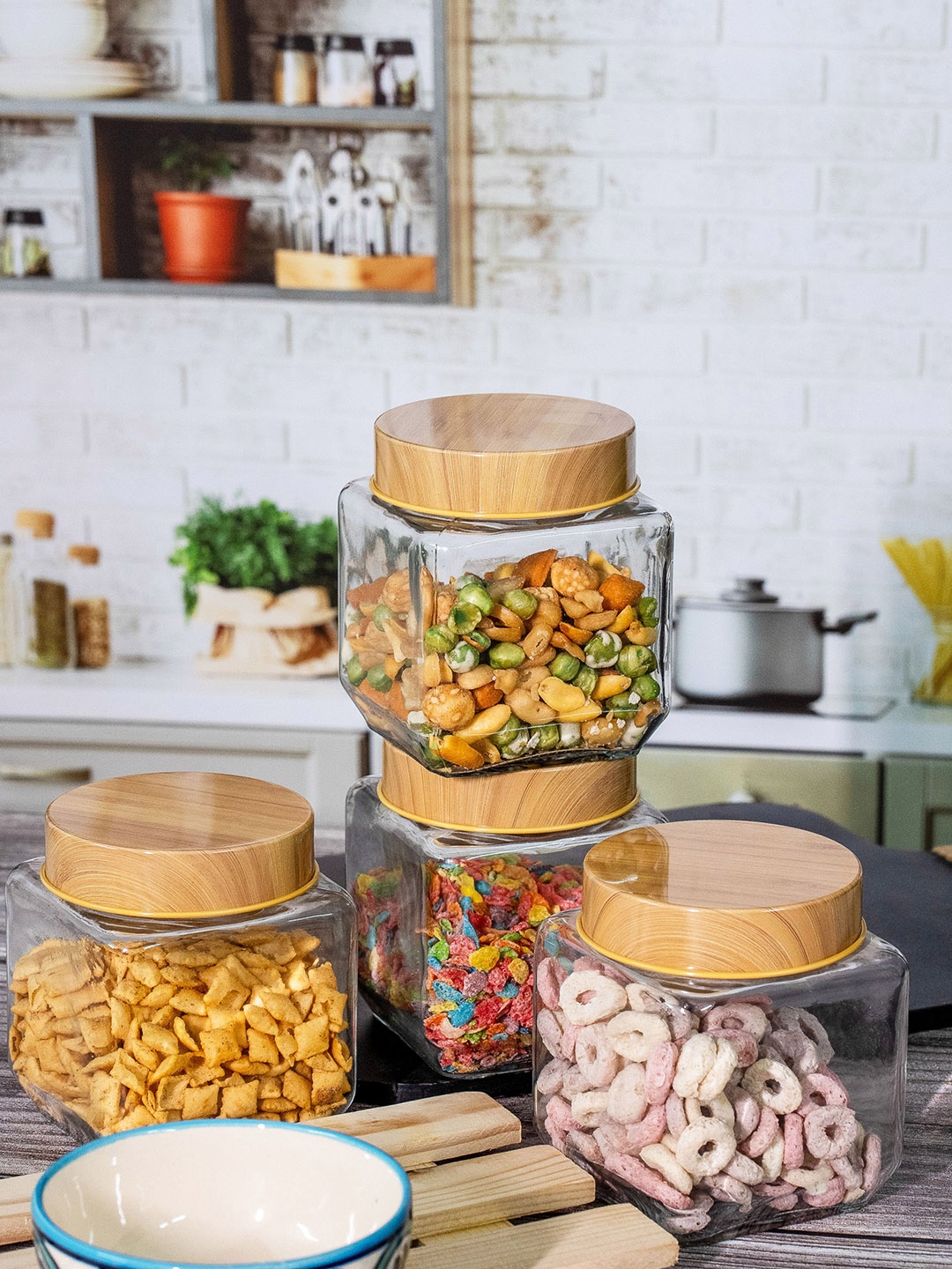 

White Gold Transparent 4-Piece Airtight Canister with Bamboo Lid 580 ml Each