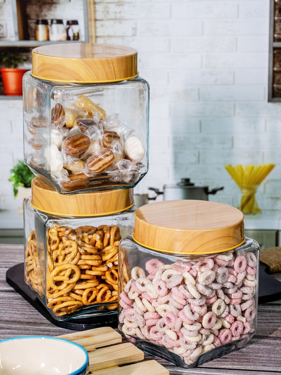 

White Gold 3 -Pcs Transparent Airtight Glass Canister with Bamboo Lid