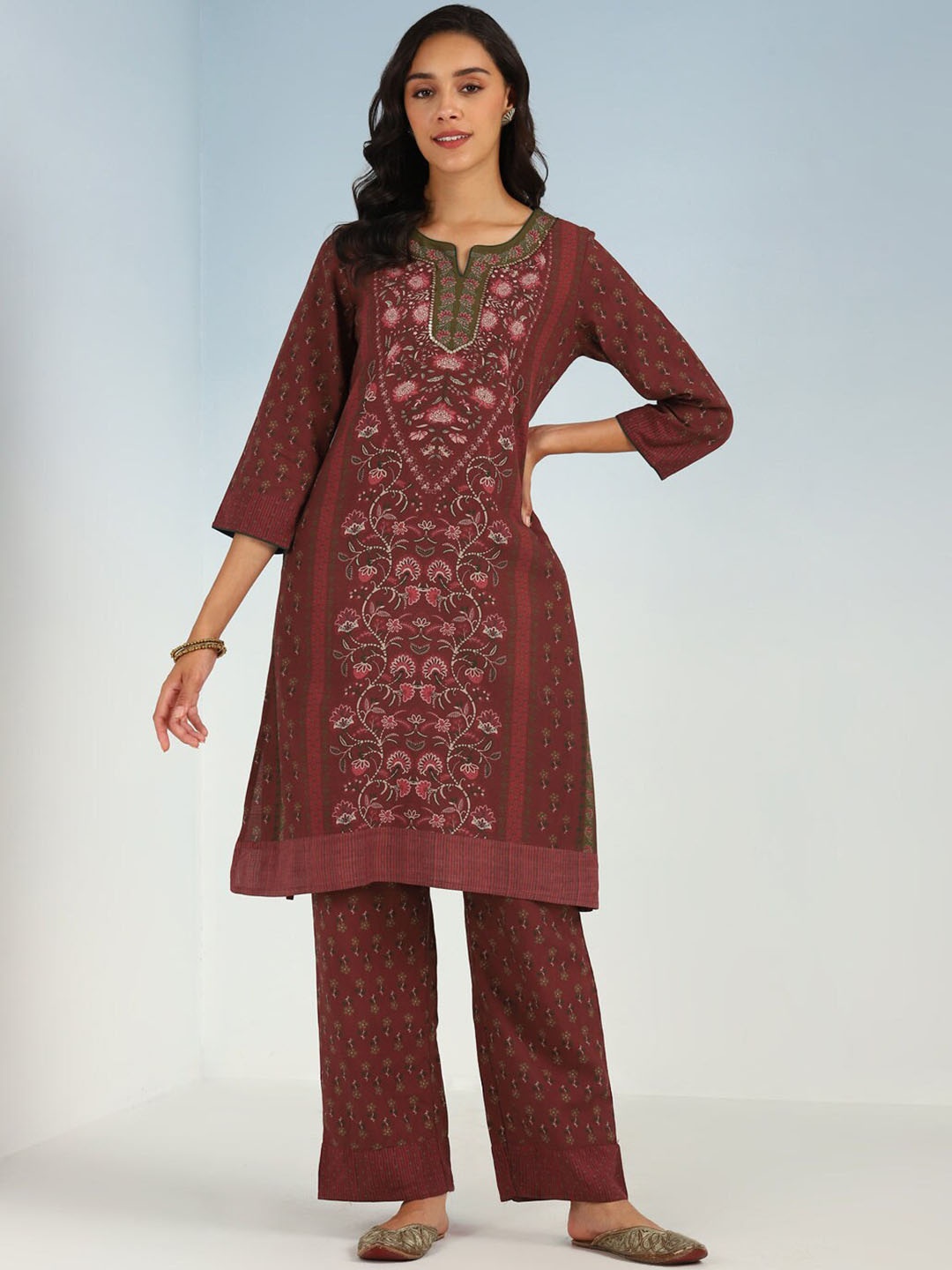 

Lakshita Floral Printed Regular Sequinned Kurta With Trousers, Green
