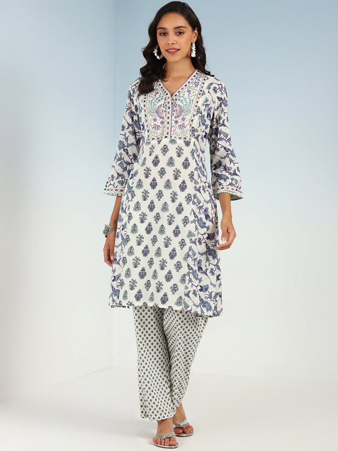 

Lakshita Floral Printed Regular Thread Work Kurta With Trousers, White