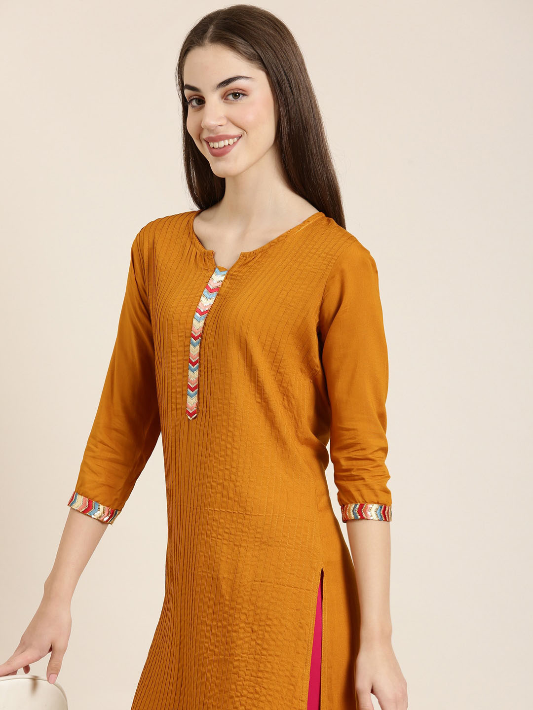 

SHOWOFF Round Neck Straight Kurta, Mustard